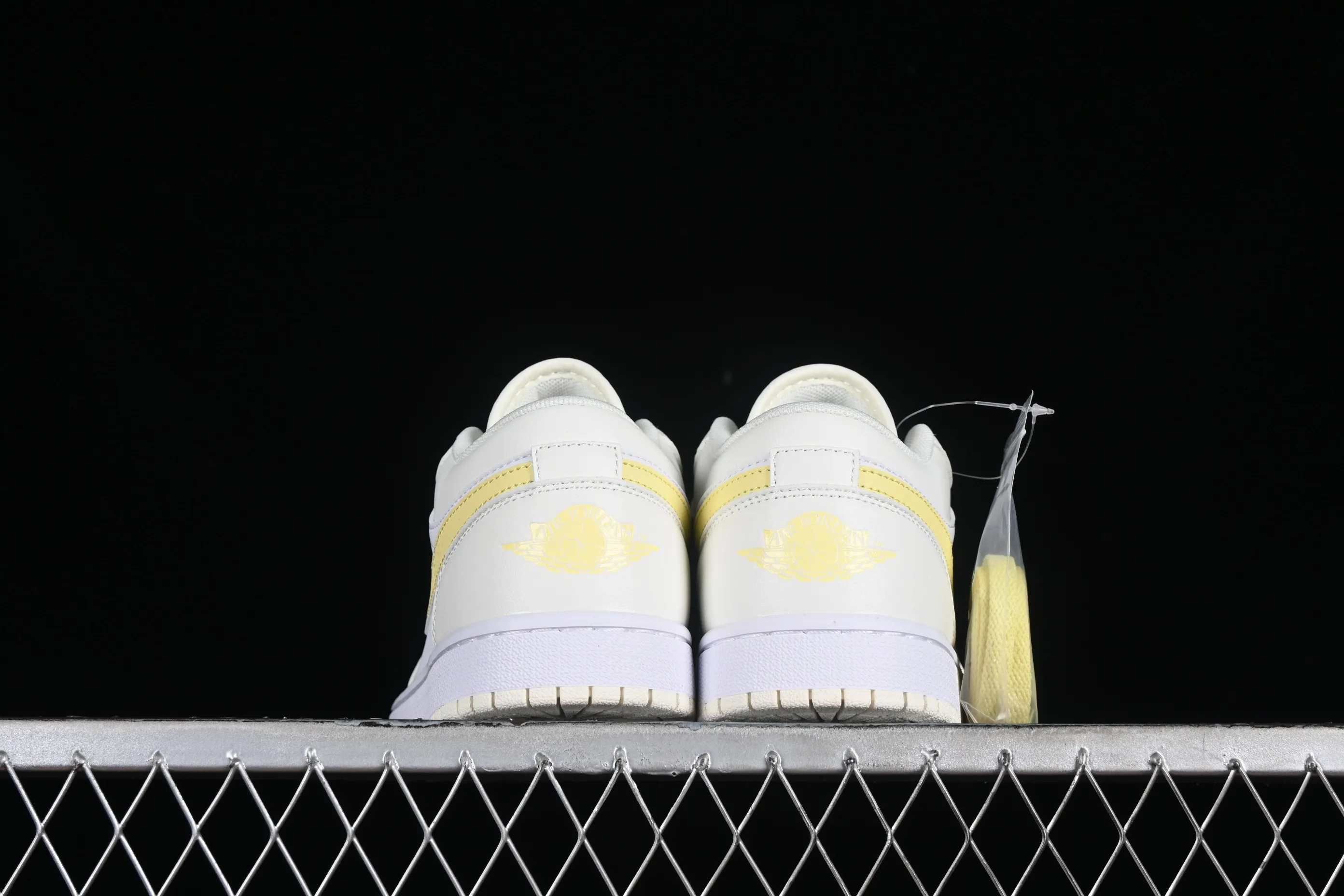 All categories Air Jordan Jordan series basketball shoes Air Jordan 1 Low Z version Air Jordan 1 Low AJ1 Joe 1 lemon yellow low-top cultural and leisure sports sneakers FV8486-181